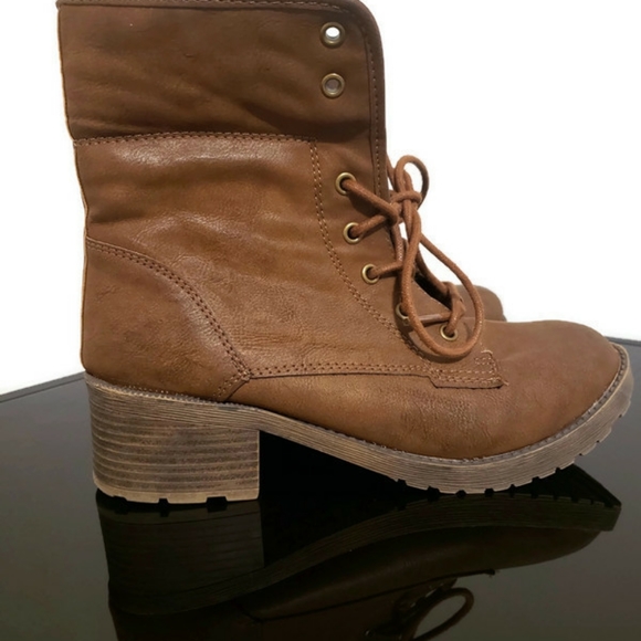 Woman's boots - Picture 4 of 7